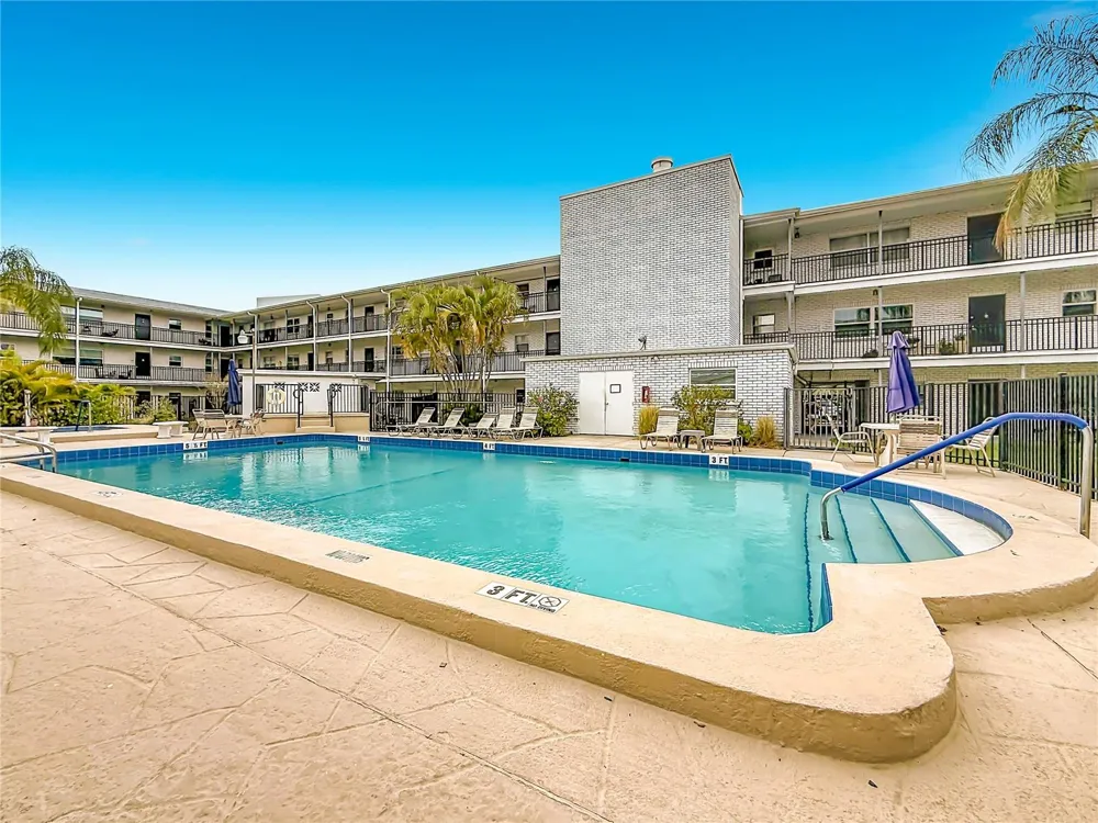 4050 4TH STREET #304 St Petersburg, FL 33703