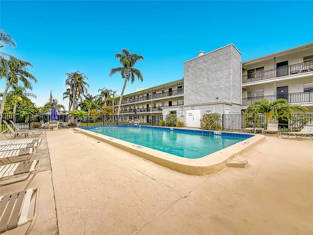 4050 4TH STREET #304 St Petersburg, FL 33703