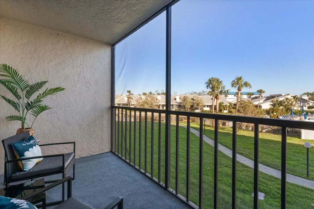 1324 PASADENA AVENUE S #204 South Pasadena, FL 33707