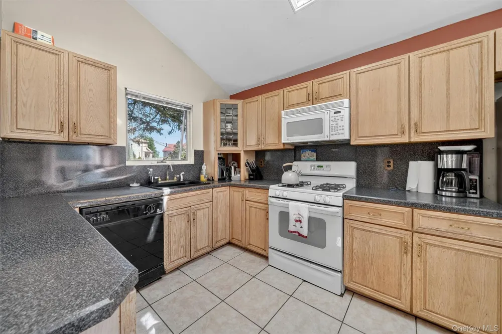 3384 Country Club Road Bronx, NY 10465