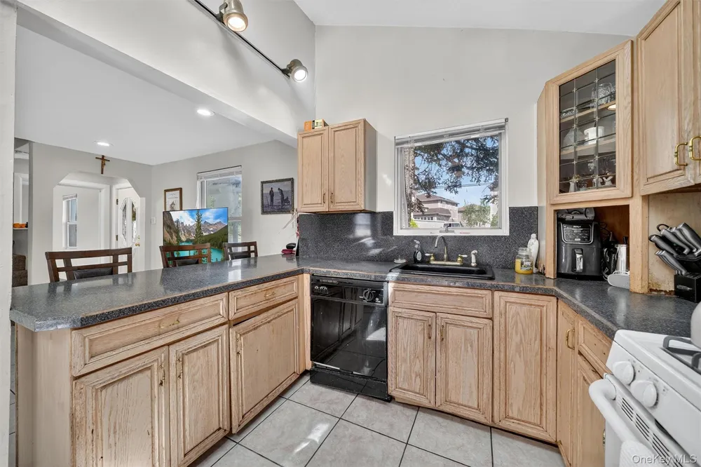 3384 Country Club Road Bronx, NY 10465