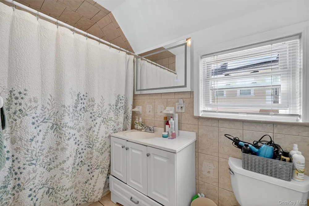 3384 Country Club Road Bronx, NY 10465