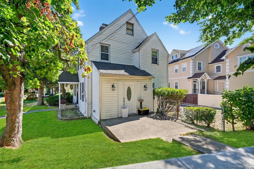 3384 Country Club Road Bronx, NY 10465