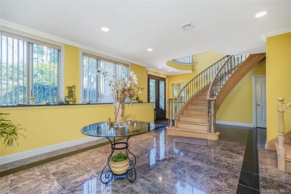 16 Diana Trail Staten Island, NY 10304