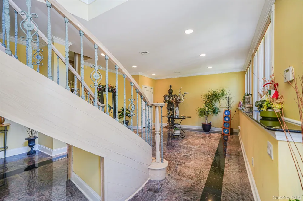 16 Diana Trail Staten Island, NY 10304