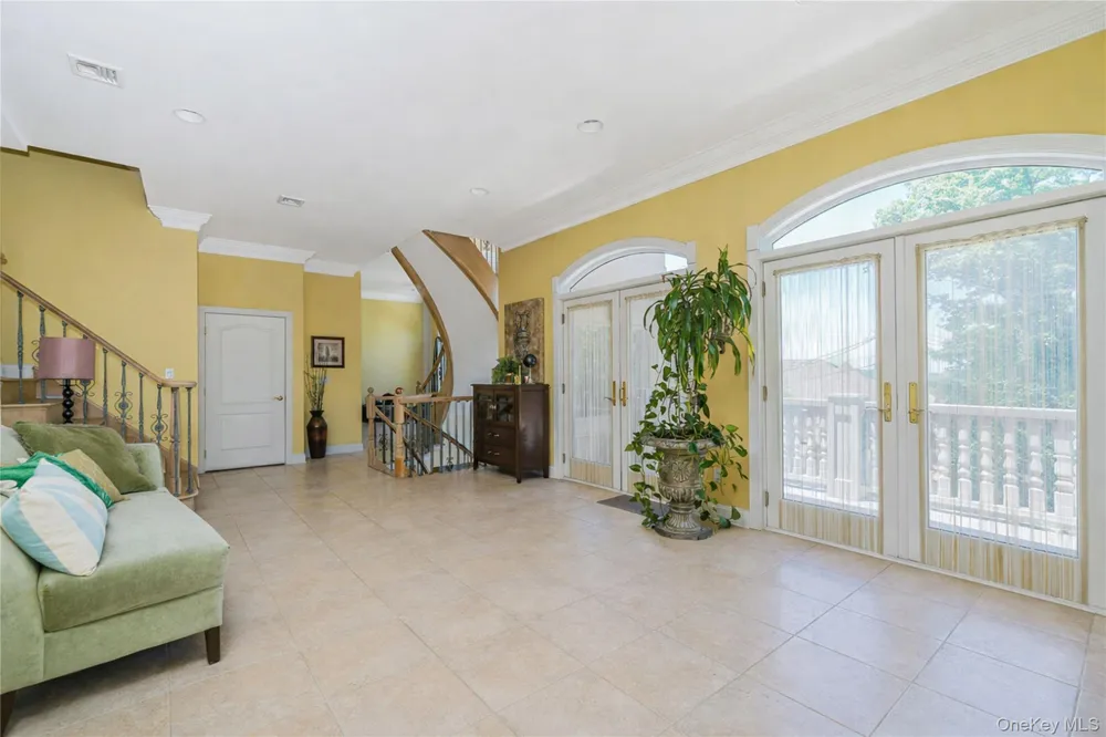 16 Diana Trail Staten Island, NY 10304