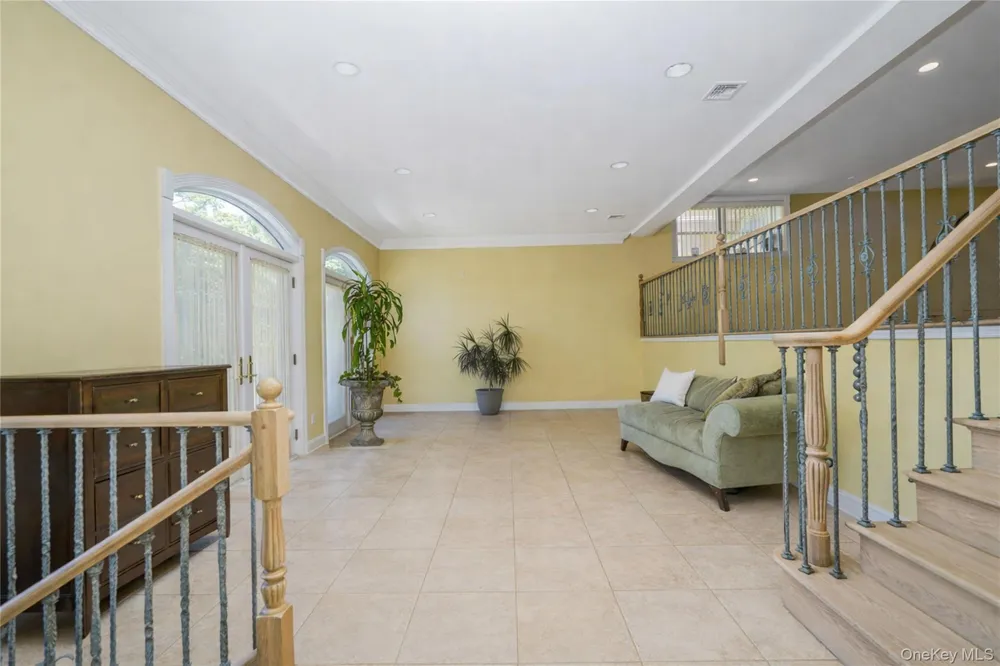 16 Diana Trail Staten Island, NY 10304