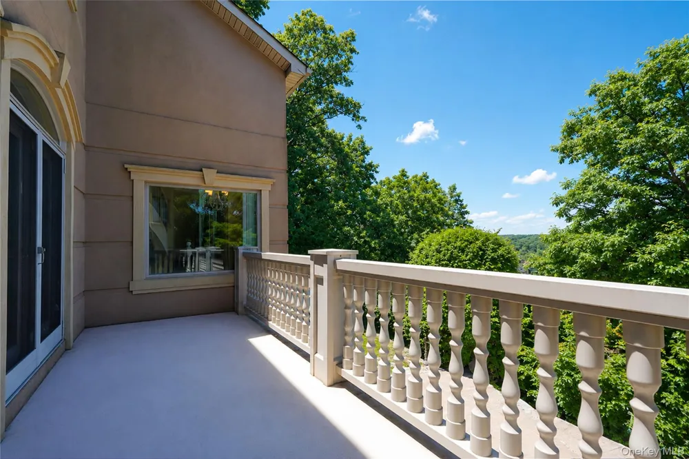 16 Diana Trail Staten Island, NY 10304