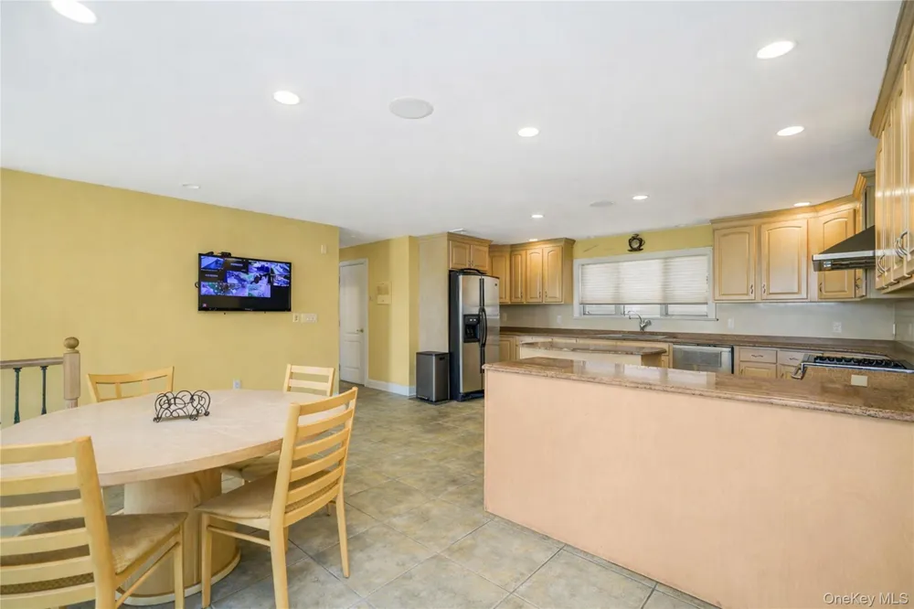 16 Diana Trail Staten Island, NY 10304