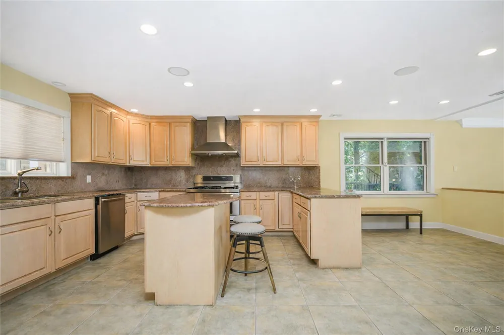 16 Diana Trail Staten Island, NY 10304