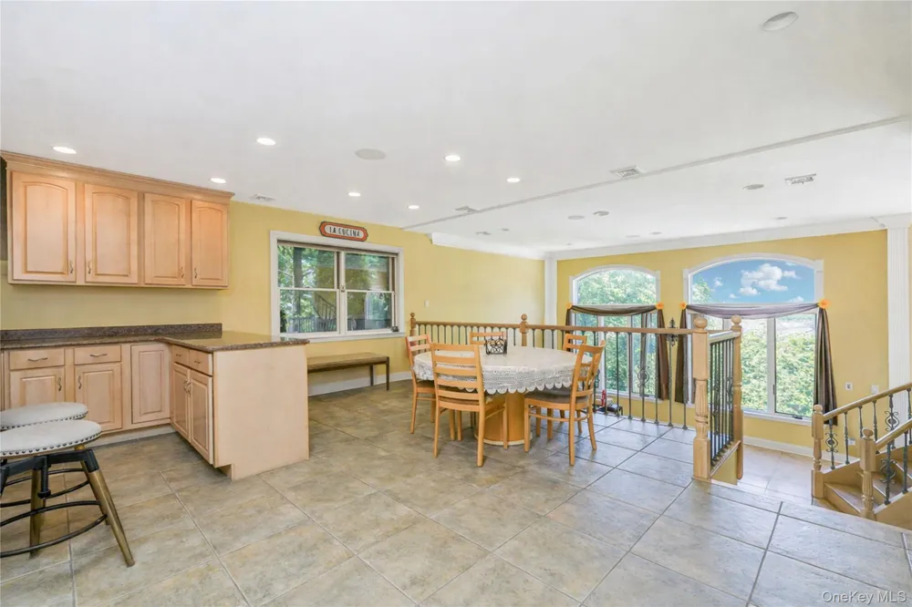 16 Diana Trail Staten Island, NY 10304