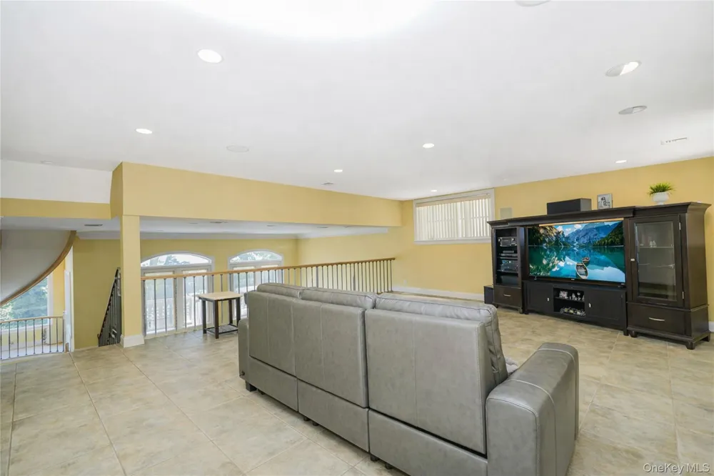 16 Diana Trail Staten Island, NY 10304