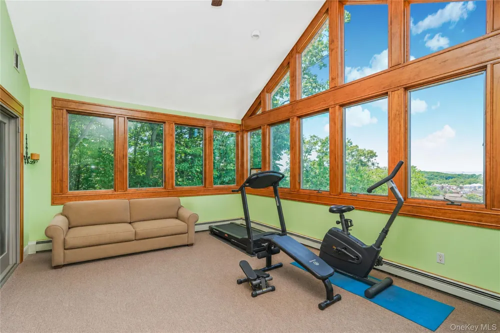 16 Diana Trail Staten Island, NY 10304