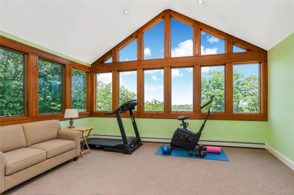 16 Diana Trail Staten Island, NY 10304