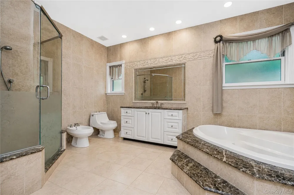 16 Diana Trail Staten Island, NY 10304
