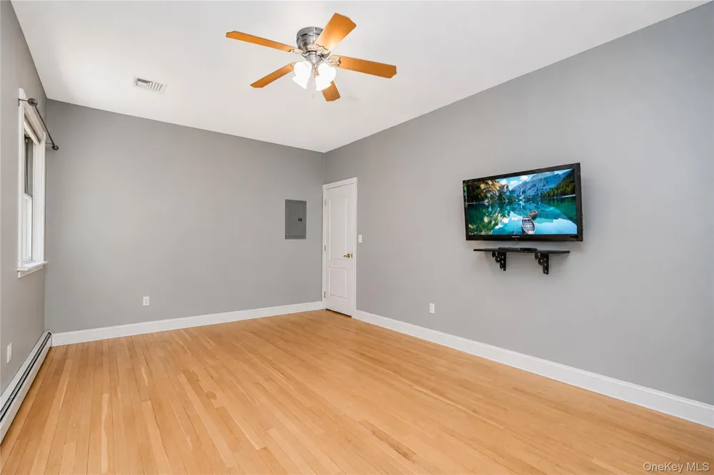 16 Diana Trail Staten Island, NY 10304