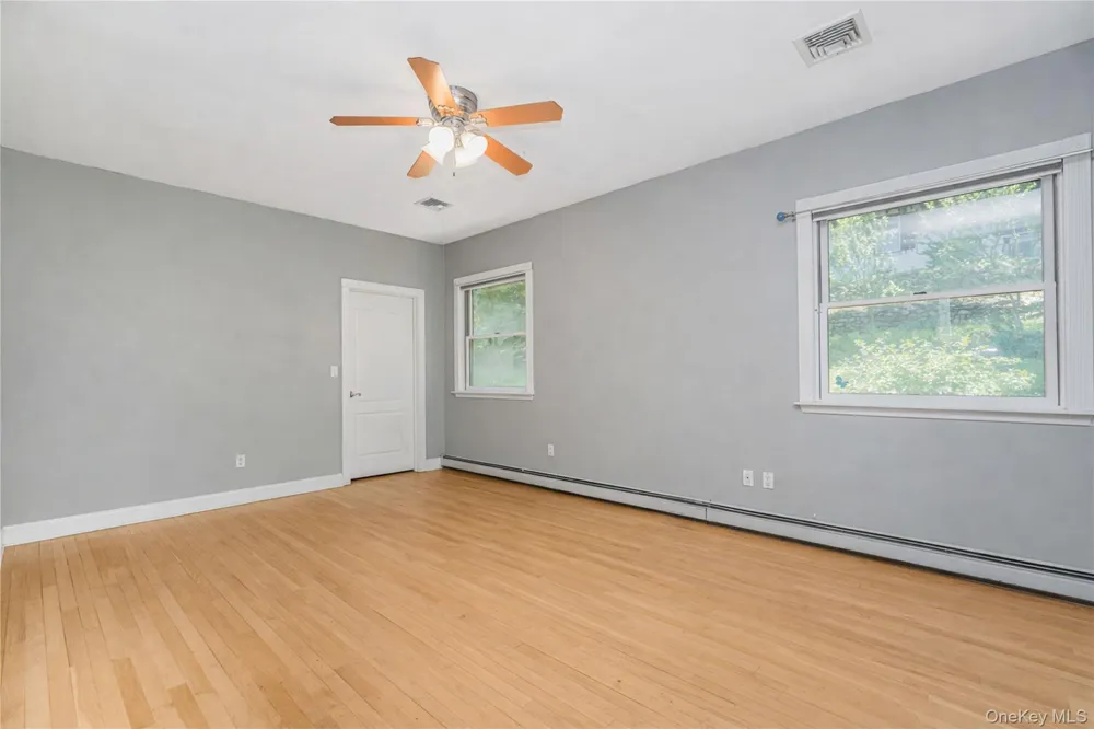 16 Diana Trail Staten Island, NY 10304