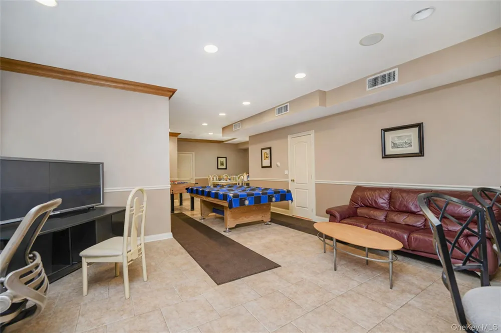 16 Diana Trail Staten Island, NY 10304