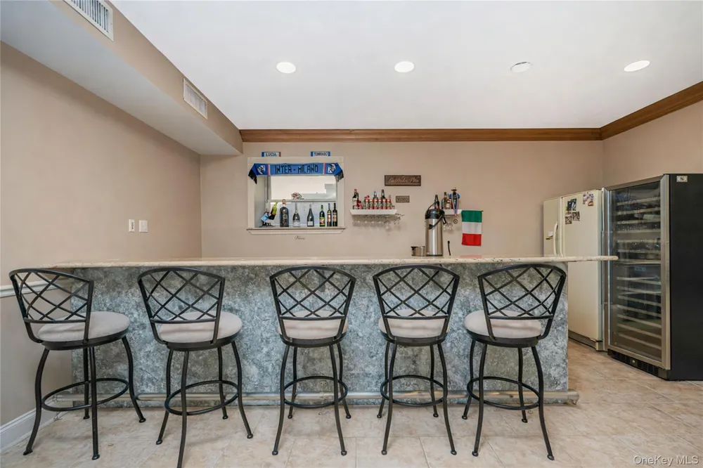 16 Diana Trail Staten Island, NY 10304