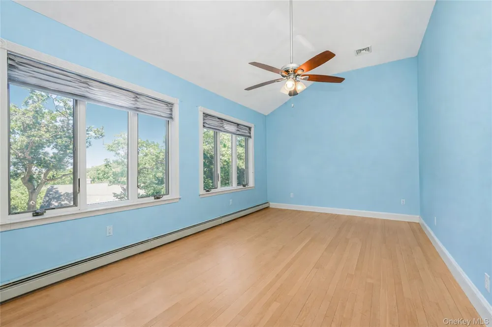 16 Diana Trail Staten Island, NY 10304