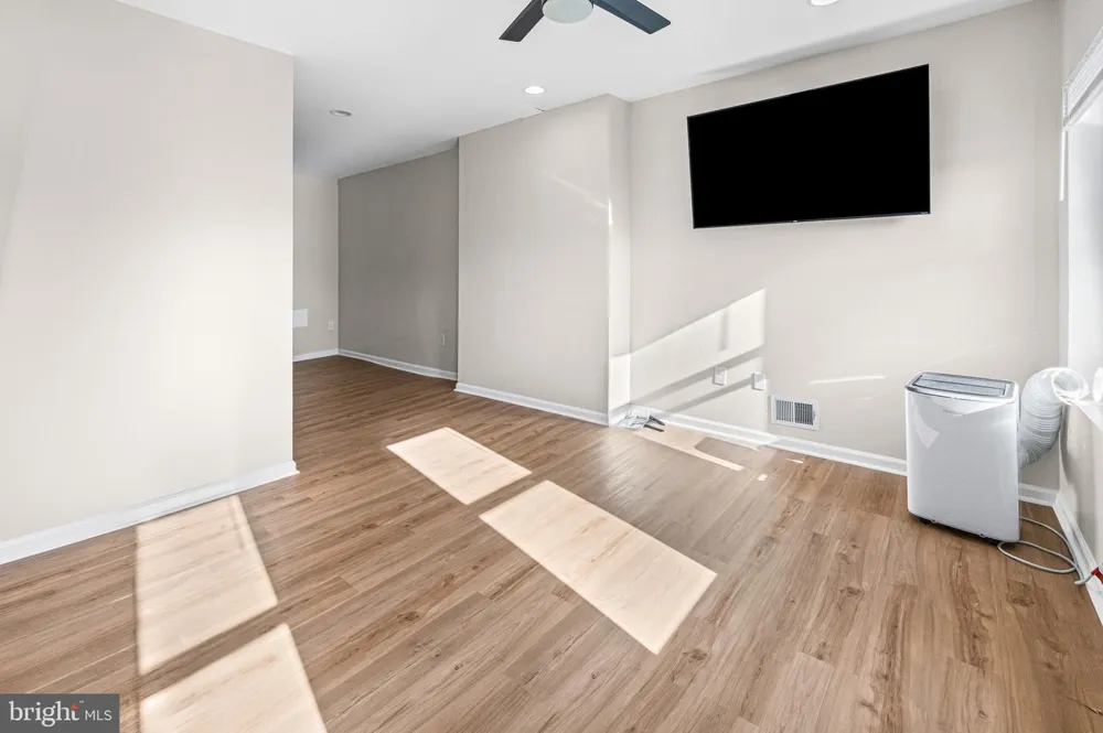 1027 BROADWAY Baltimore, MD 21205