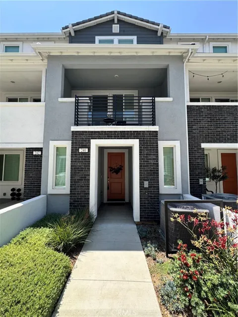 240 Lockhart