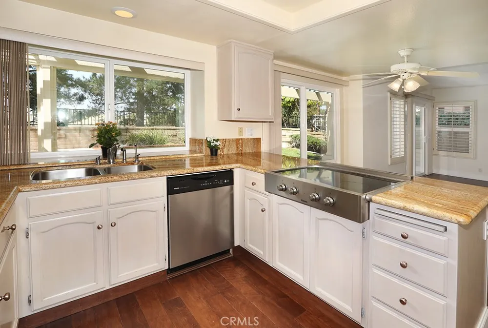 21171 Foxtail Mission Viejo, CA 92692