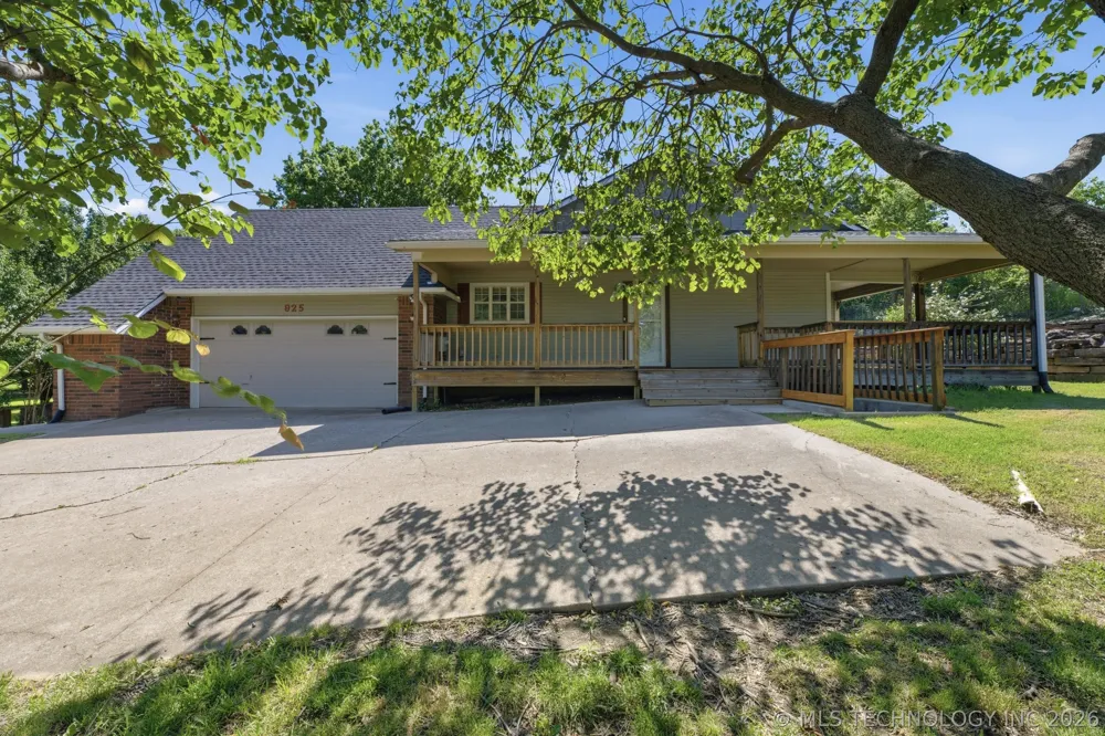 925 Woodview Drive Skiatook, OK 74070