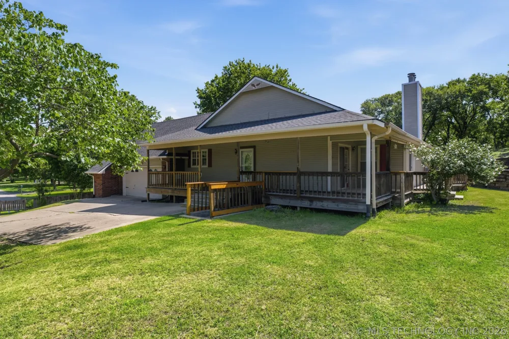 925 Woodview Drive Skiatook, OK 74070