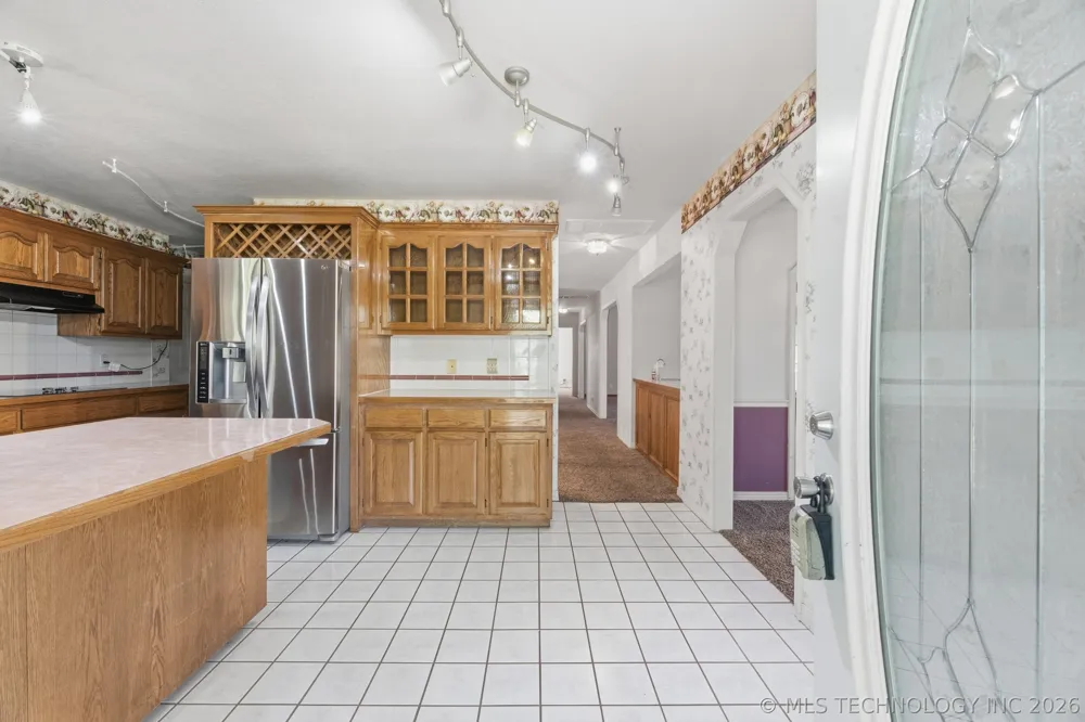 925 Woodview Drive Skiatook, OK 74070