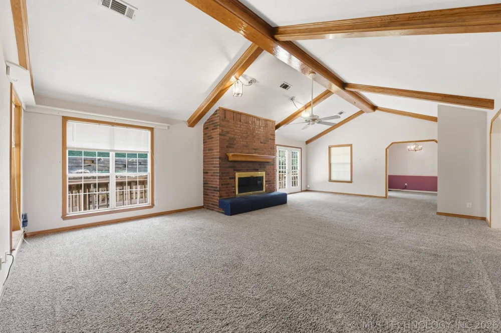 925 Woodview Drive Skiatook, OK 74070