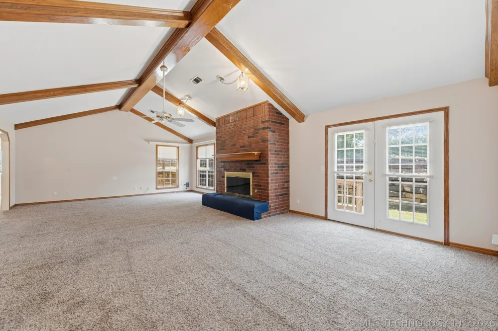 925 Woodview Drive Skiatook, OK 74070