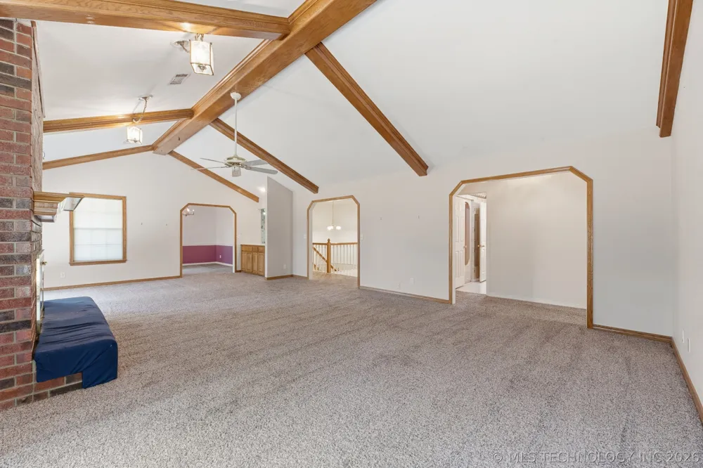 925 Woodview Drive Skiatook, OK 74070