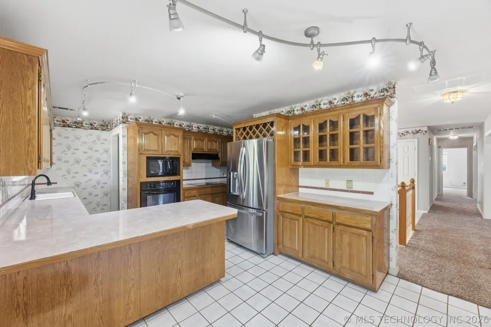925 Woodview Drive Skiatook, OK 74070
