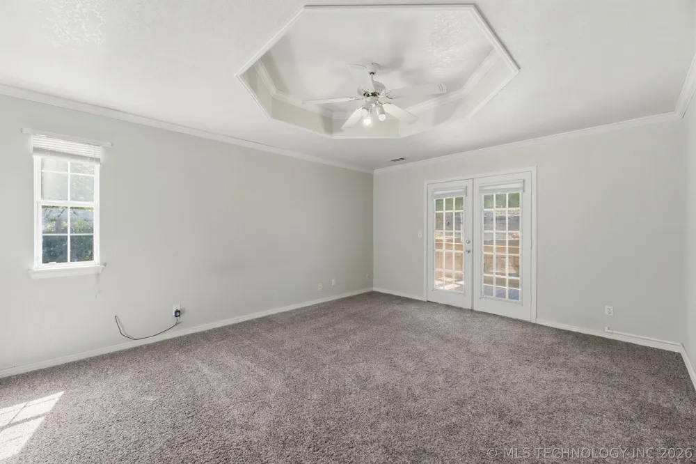925 Woodview Drive Skiatook, OK 74070