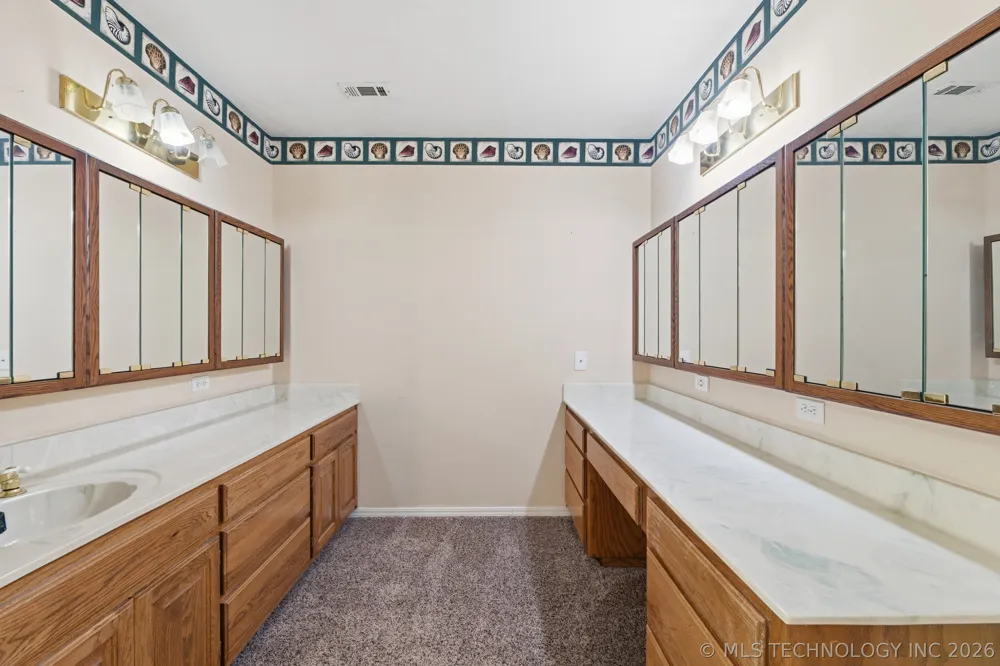 925 Woodview Drive Skiatook, OK 74070