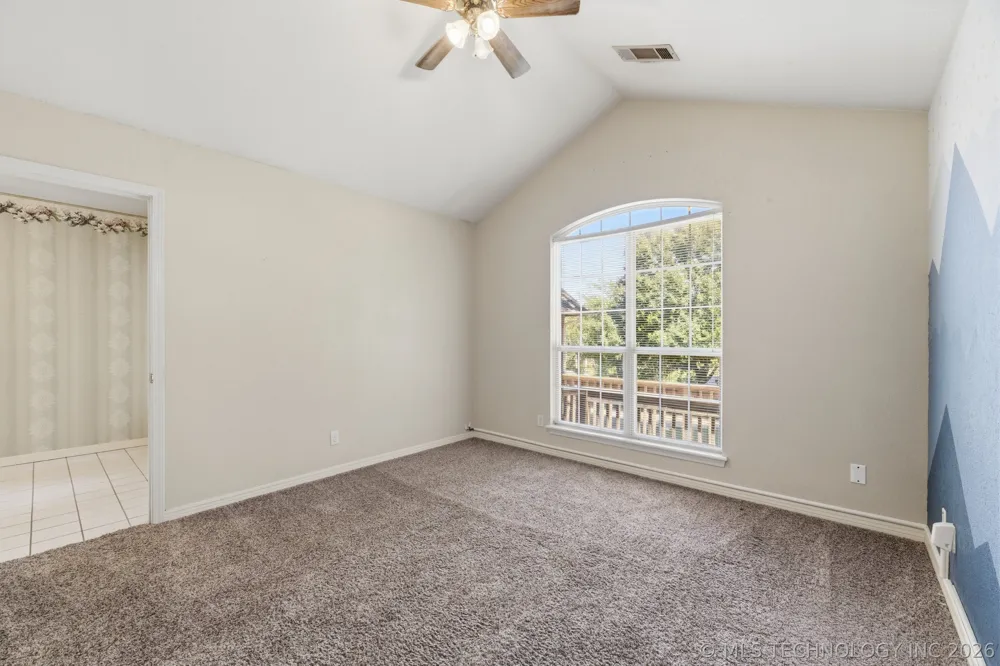 925 Woodview Drive Skiatook, OK 74070