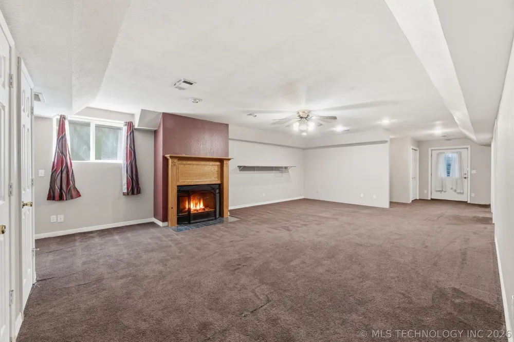 925 Woodview Drive Skiatook, OK 74070