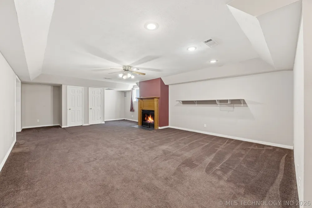 925 Woodview Drive Skiatook, OK 74070