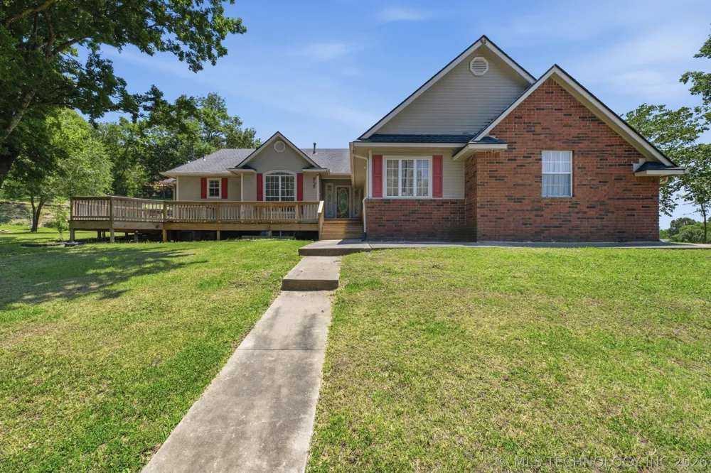 925 Woodview Drive Skiatook, OK 74070