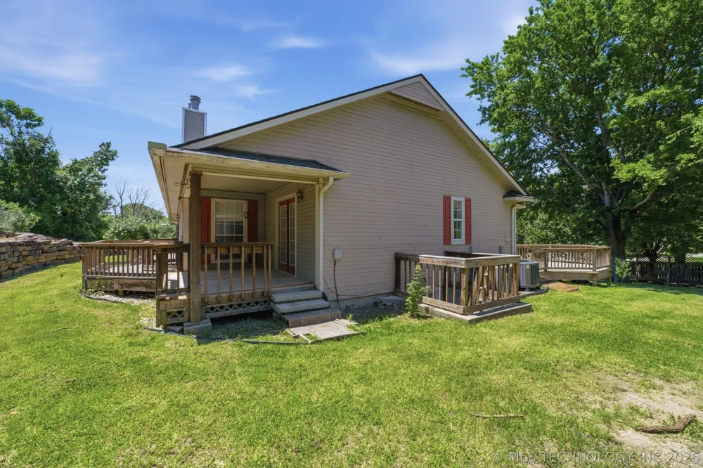 925 Woodview Drive Skiatook, OK 74070