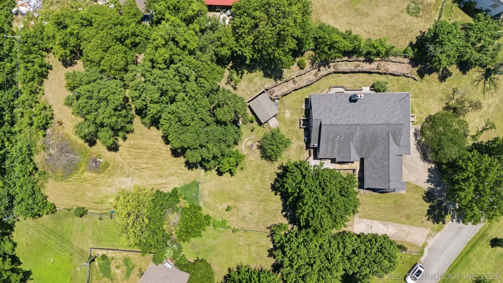 925 Woodview Drive Skiatook, OK 74070
