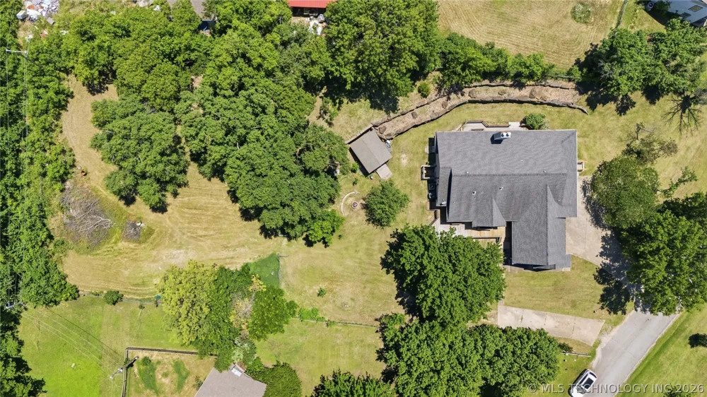 925 Woodview Drive Skiatook, OK 74070