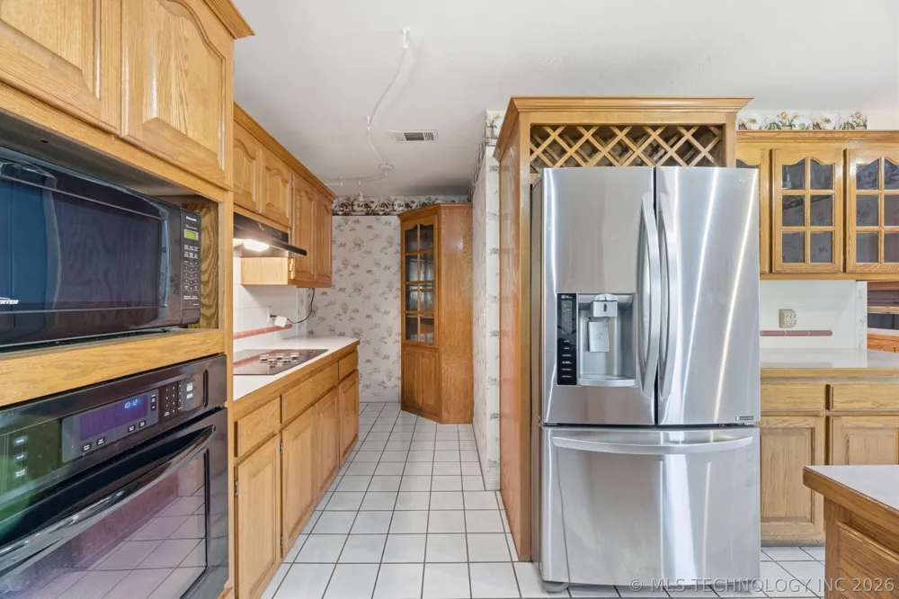 925 Woodview Drive Skiatook, OK 74070
