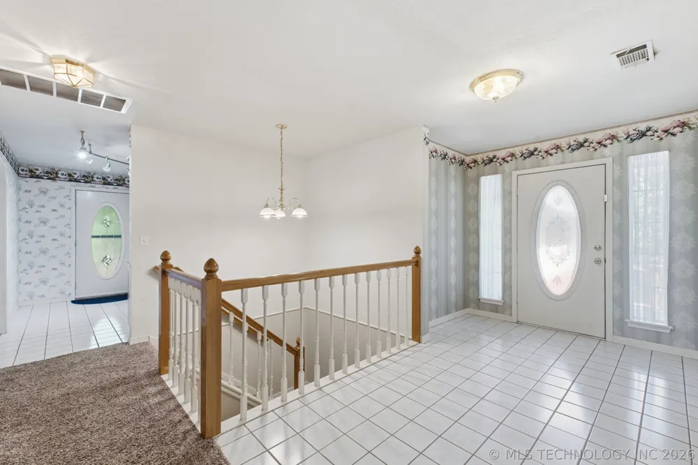 925 Woodview Drive Skiatook, OK 74070