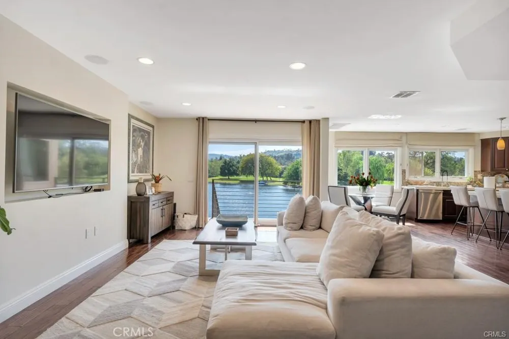 4645 Park Mirasol Calabasas, CA 91302