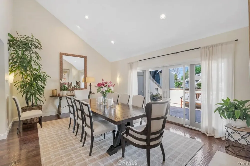 4645 Park Mirasol Calabasas, CA 91302