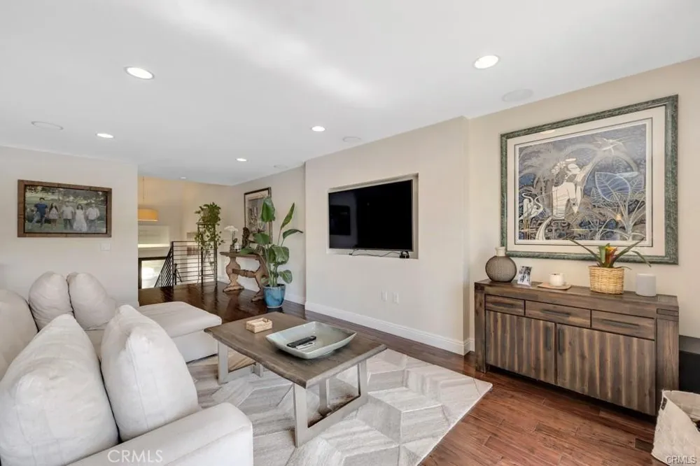 4645 Park Mirasol Calabasas, CA 91302