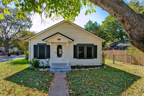 601 W Mustang Street