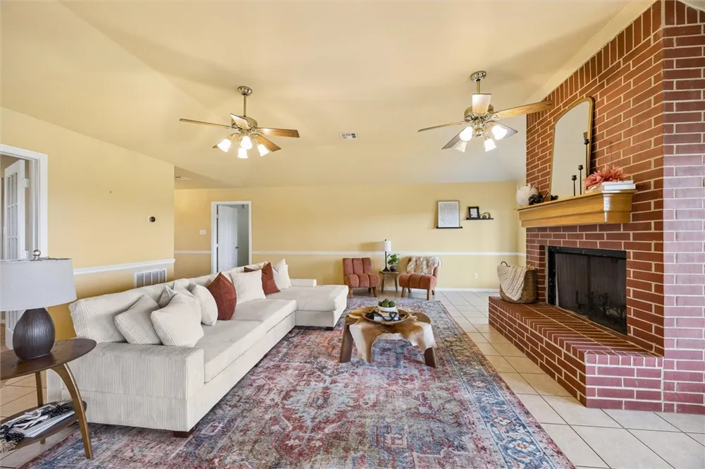 1240 Schumann Road Bellville, TX 77418